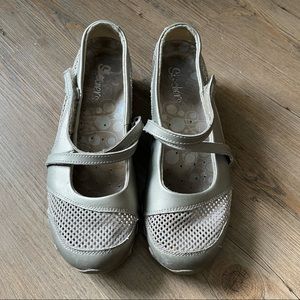 Sketchers Sneakers Shoes Silver Straps Velcro Size 7